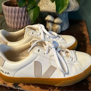 Veja Campo Cream and Tan Sneakers with Gum Sole WORN ONCE! 🤍 7.5